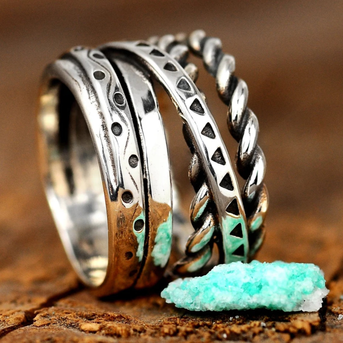Vintage verzilverde ring met gelaagd lijnpatroon