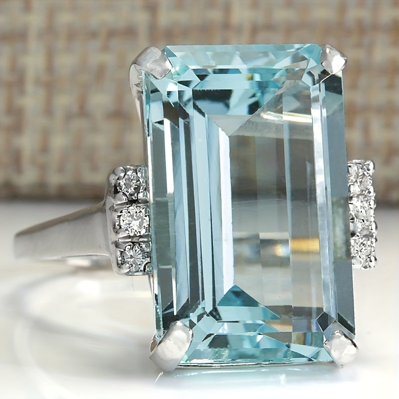 Elegante klassieke ring met vierkante zeeblauwe edelsteen in vier zettingen