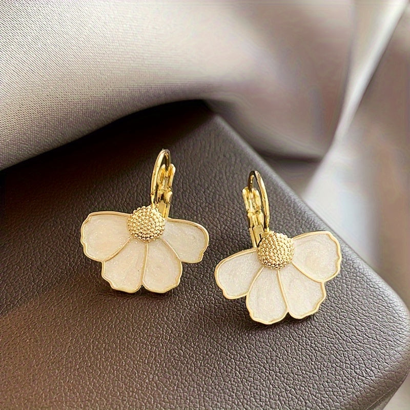 Elegante emaille oorhangers met vierbladige bloem