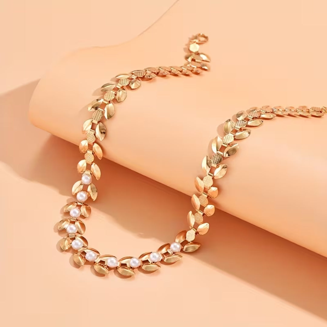 Goudkleurige blad parelketting