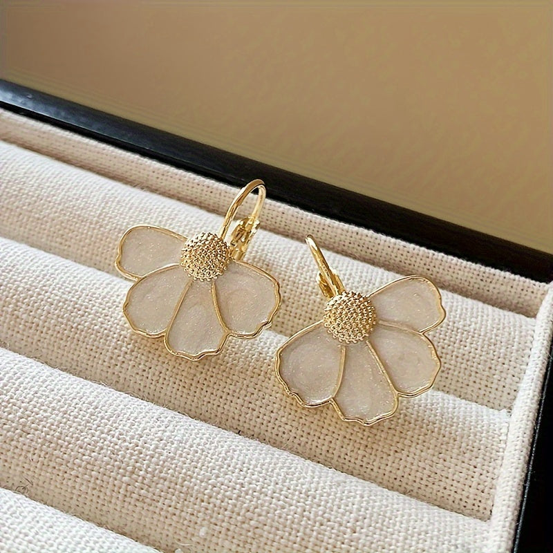 Elegante emaille oorhangers met vierbladige bloem