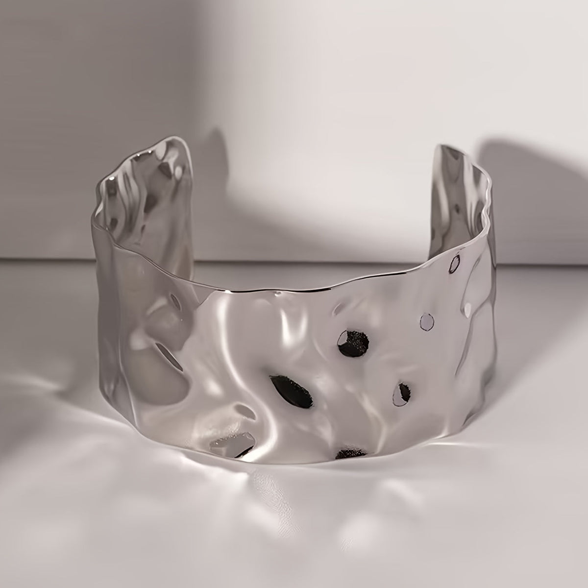 Elegante gepolijste sculpturale brede cuff armband