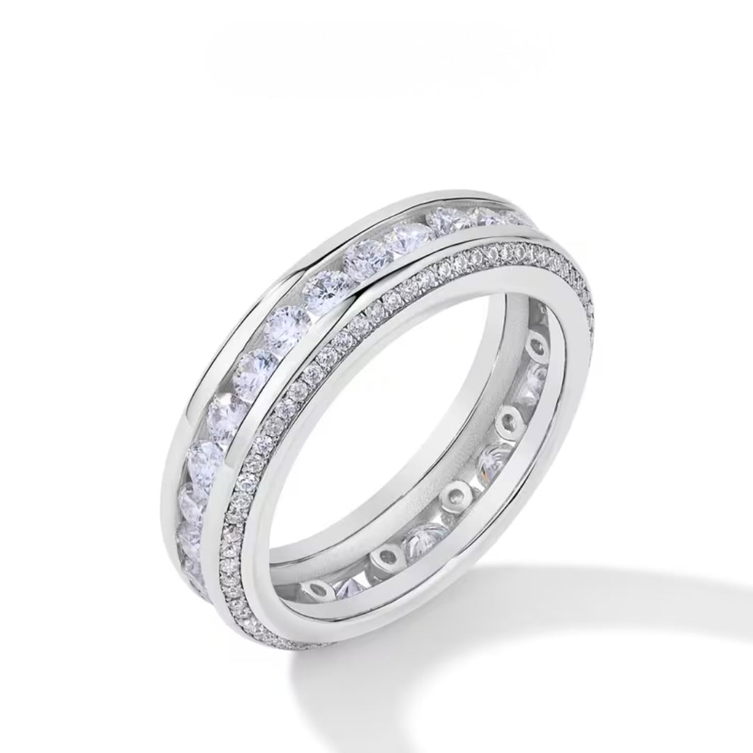 Ring met rij zirkonia's