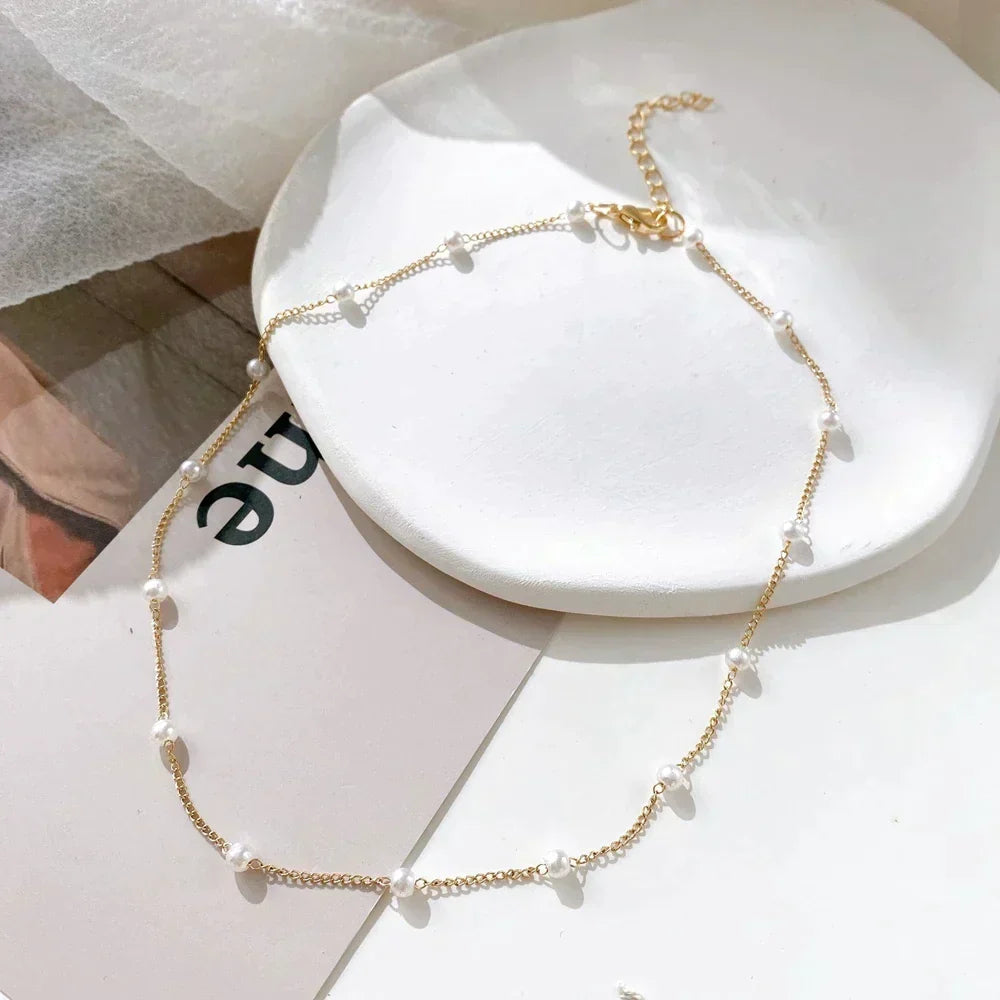 Elegante vergulde ketting met kleine parels