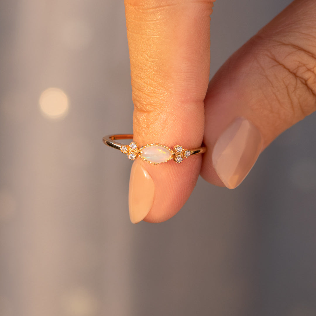 Zuiverste liefde bijpassende ovaal geslepen opaal moeder- en dochterring