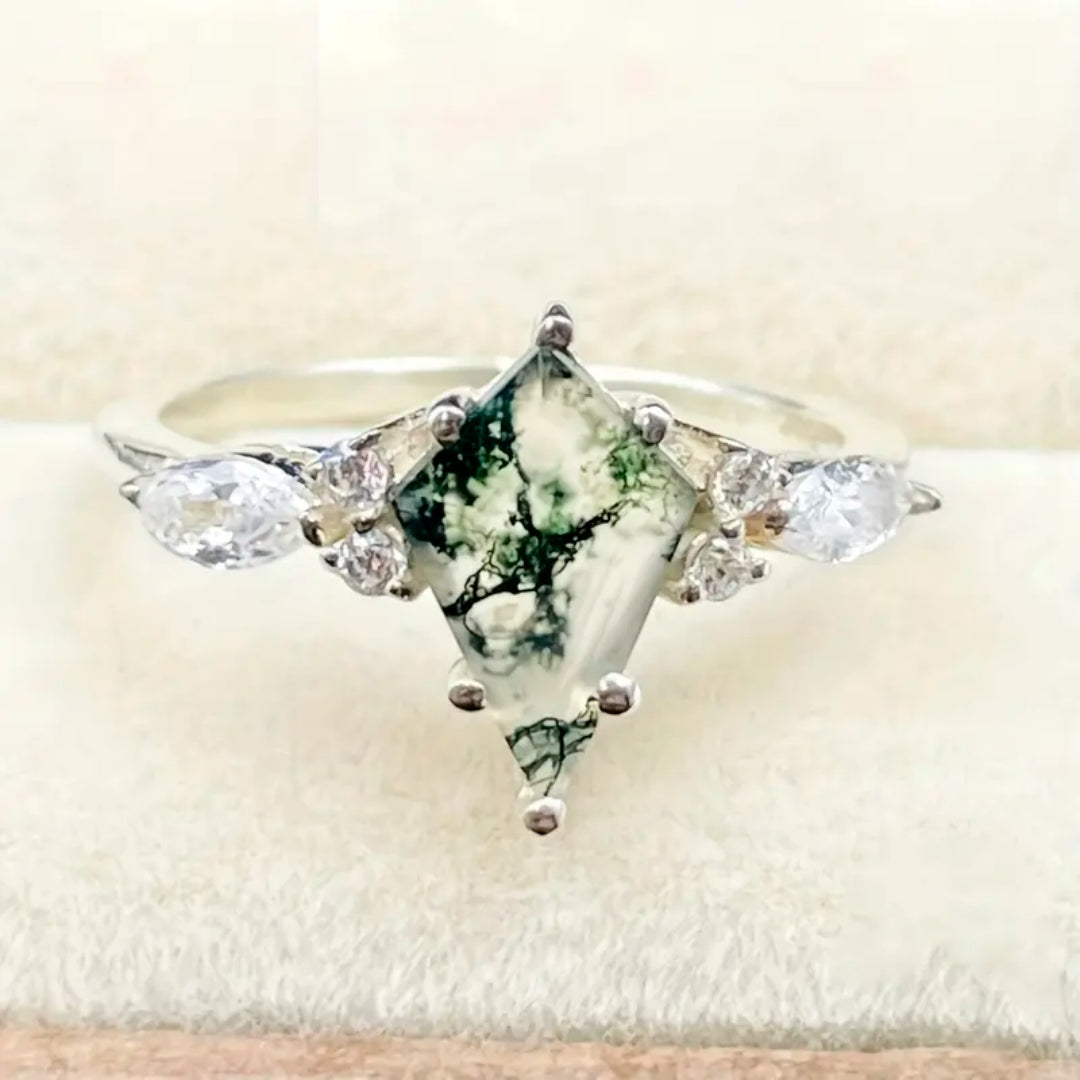 Mosagaat kristal zilverkleurige ring