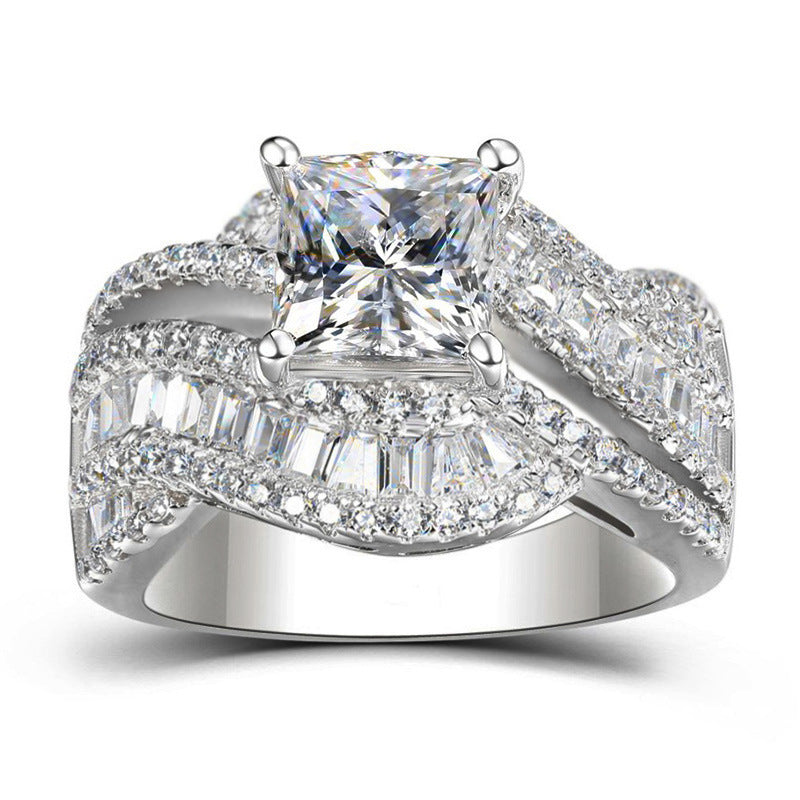 Elegante witgoud vergulde brede ring met fijn bewerkte zirkonia