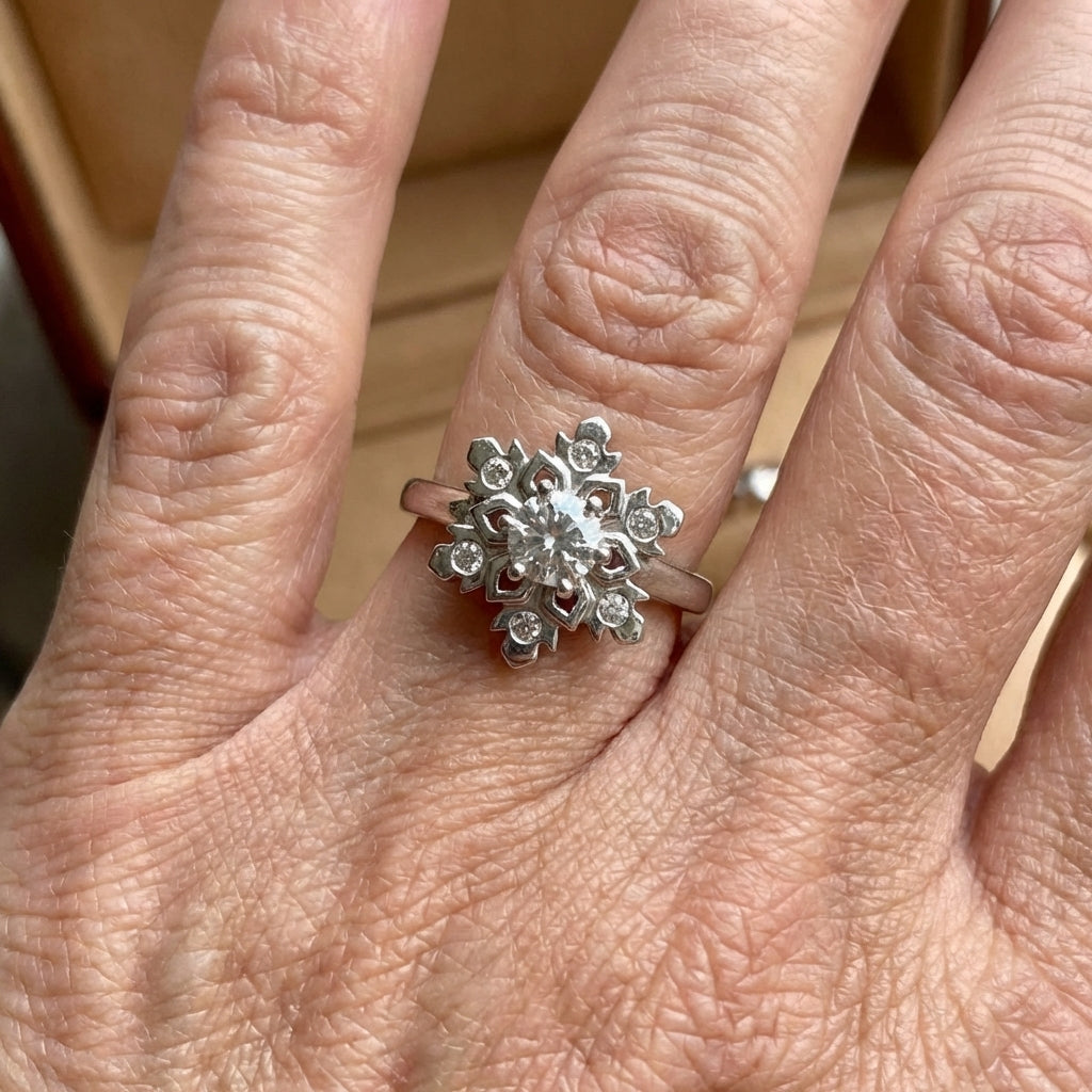 Elegante minimalistische ring met micro pavé ronde zirkonia