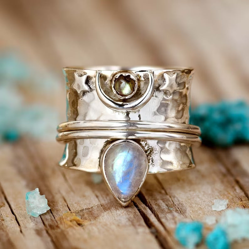 Elegante brede ring met maansteen, ster en maan