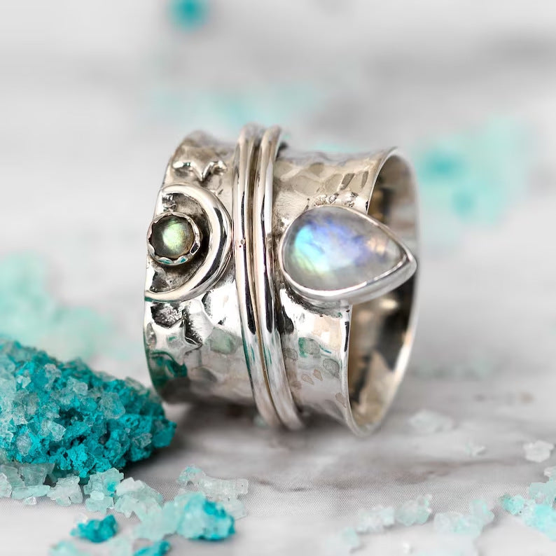 Elegante brede ring met maansteen, ster en maan