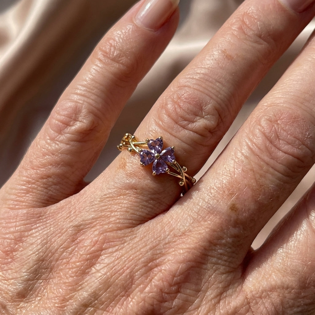 Elegante paarse open ring met klavertjevier en zirkonia