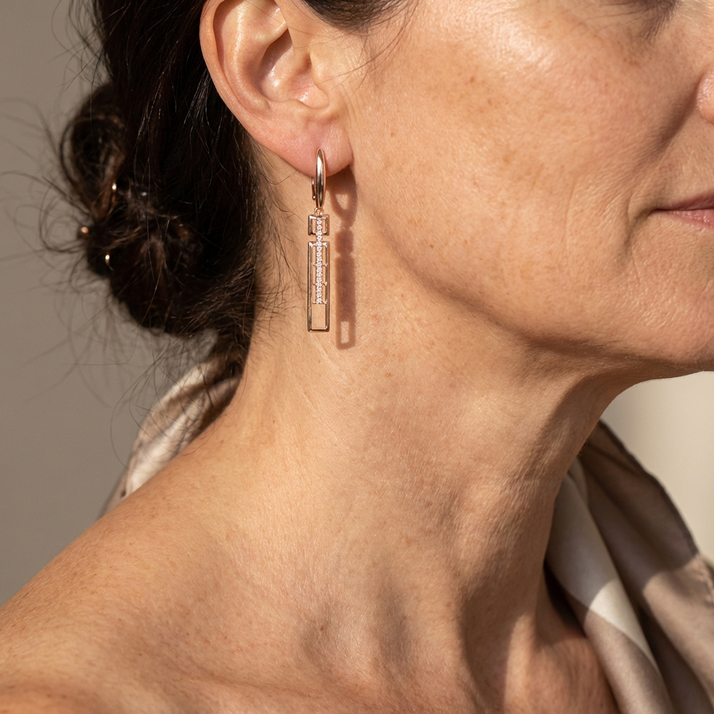 Elegante goudkleurige rechthoekige oorbellen met kristallen