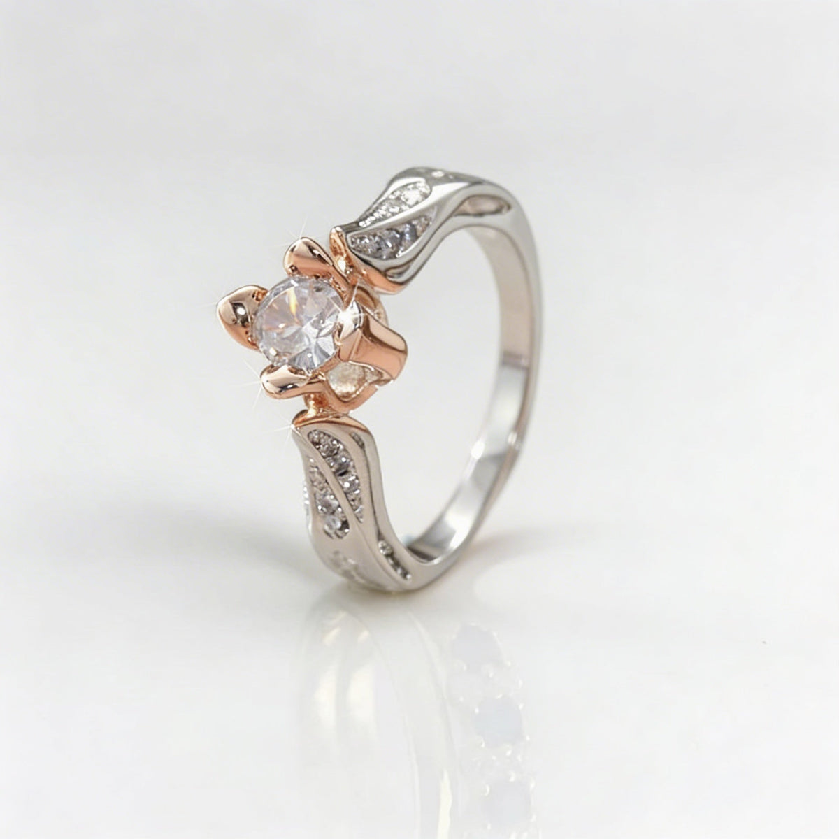 Elegante verzilverde tweekleurige rozenring ingelegd met zirkonia