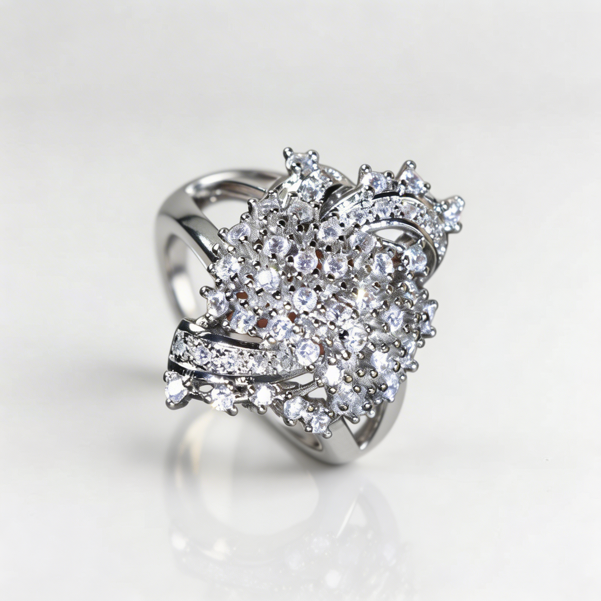 Elegante sprankelende zirkonia diamantring met bloemontwerp