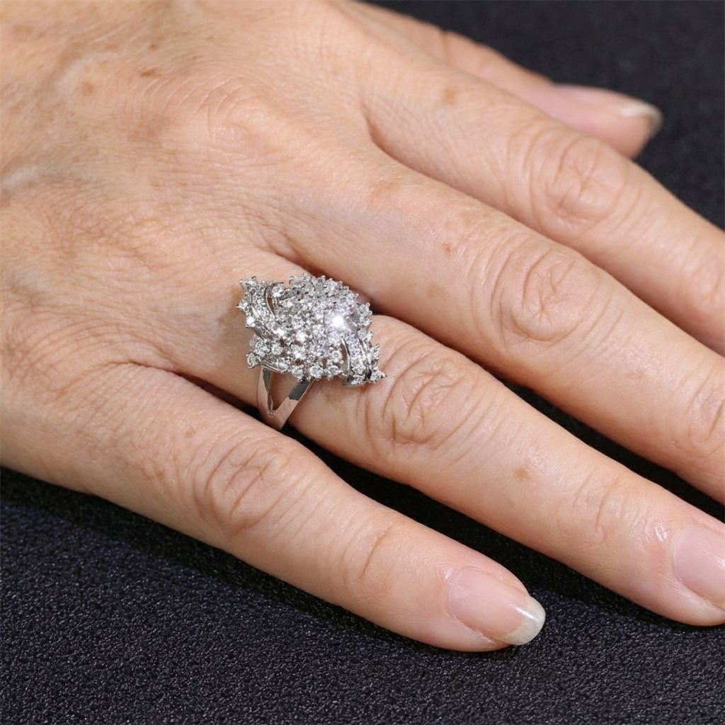Elegante sprankelende zirkonia diamantring met bloemontwerp