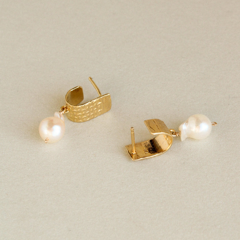 Vintage vergulde oorbellen met parel