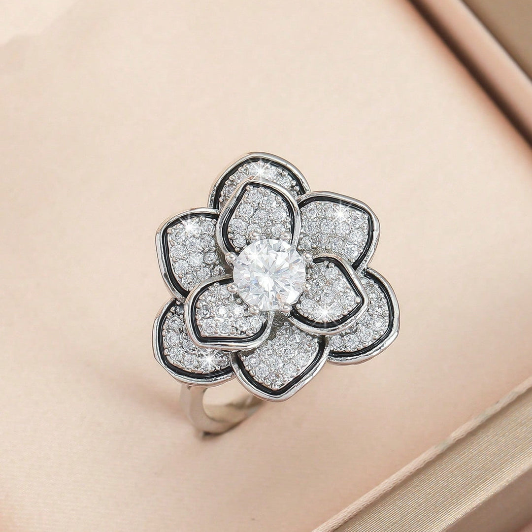 Elegant Vintage Style Silver Plated Floral Diamond Ring