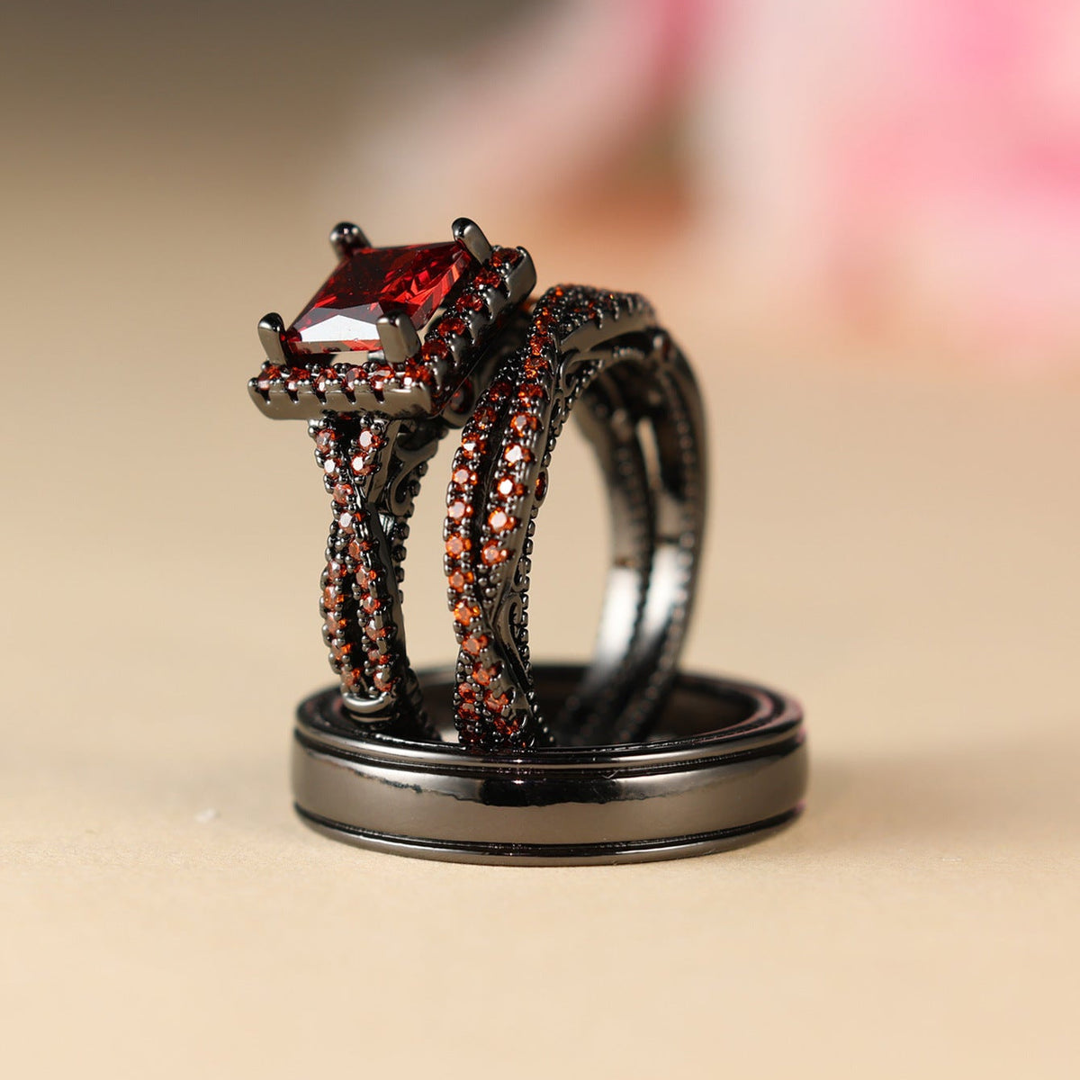 Elegante driedelige set diamanten ringen met princess geslepen zirkoon
