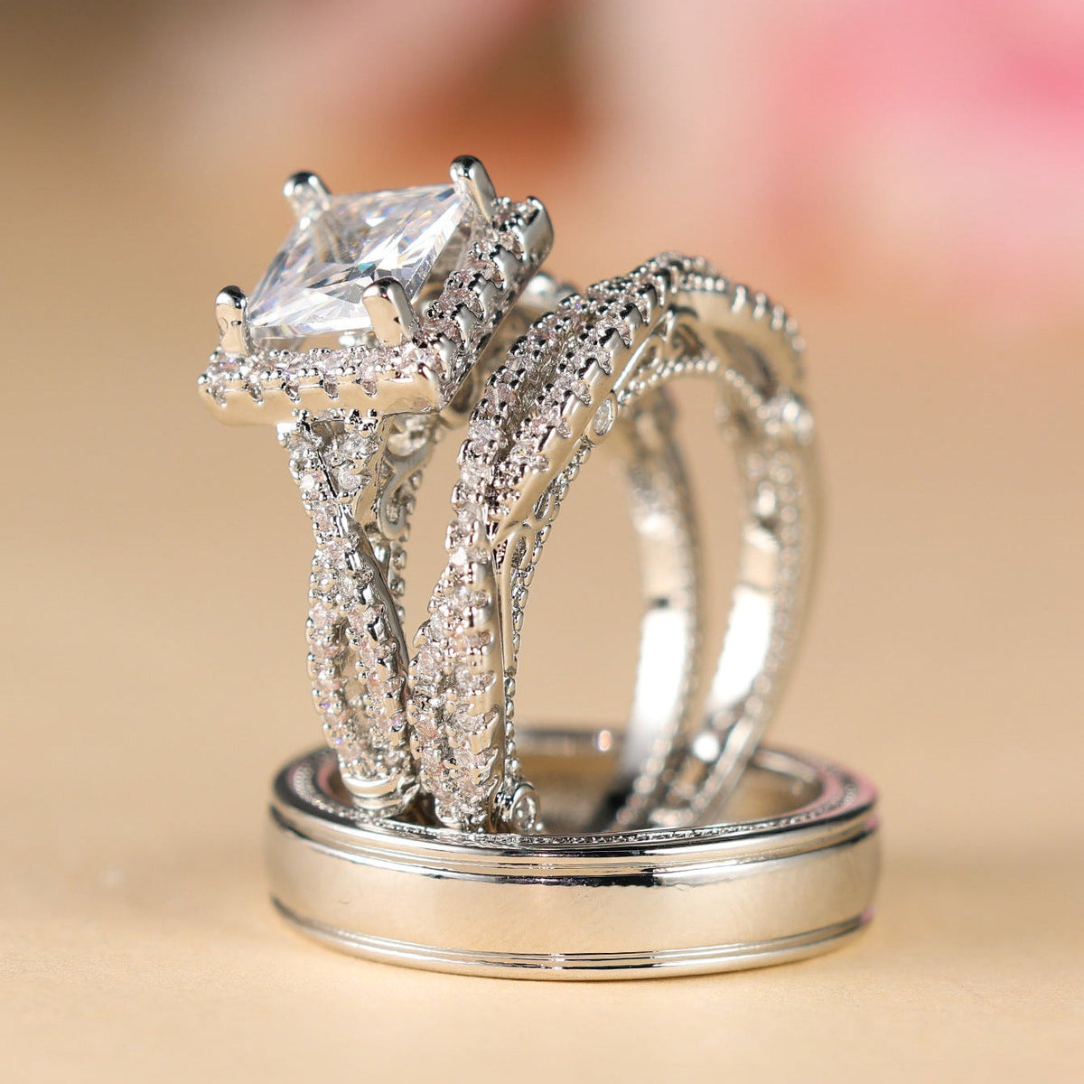 Elegante driedelige set diamanten ringen met princess geslepen zirkoon