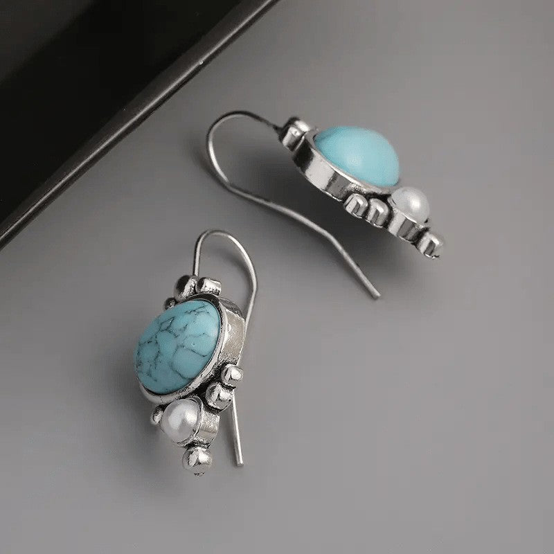 Vintage verzilverde oorhangers met turkoois en parel