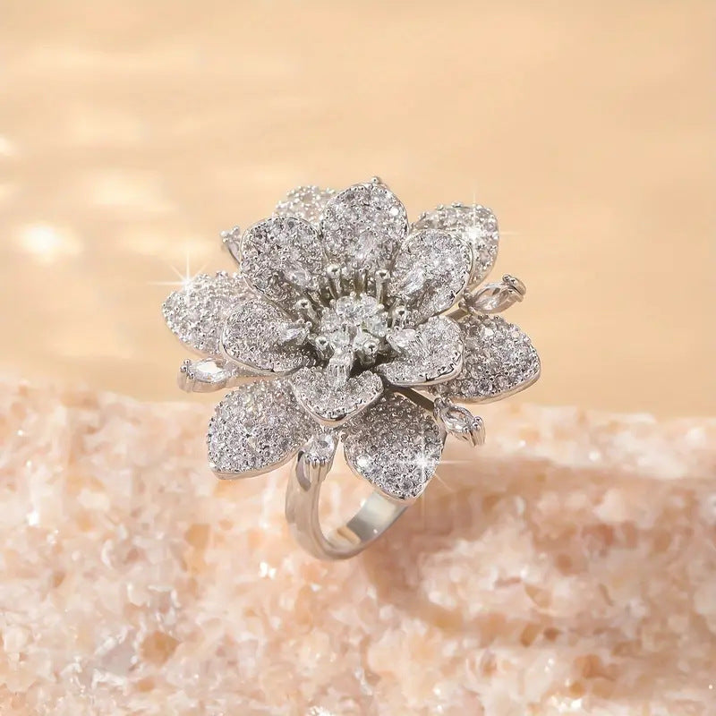 Elegante verzilverde bloemen diamantring in vintage stijl