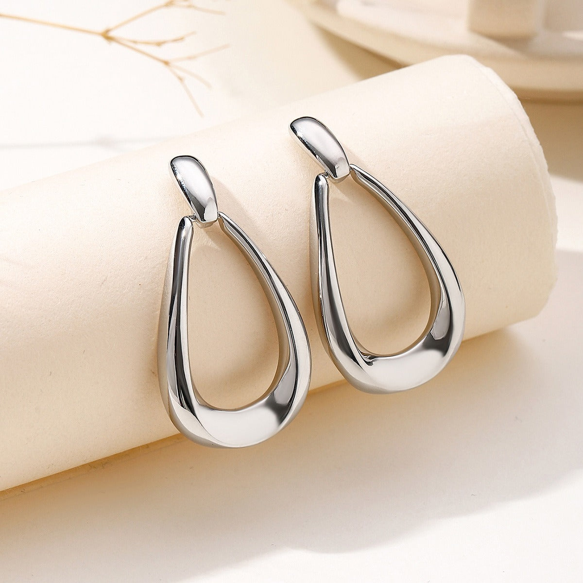 Elegante klassieke gepolijste druppelvormige oorhangers van zinklegering