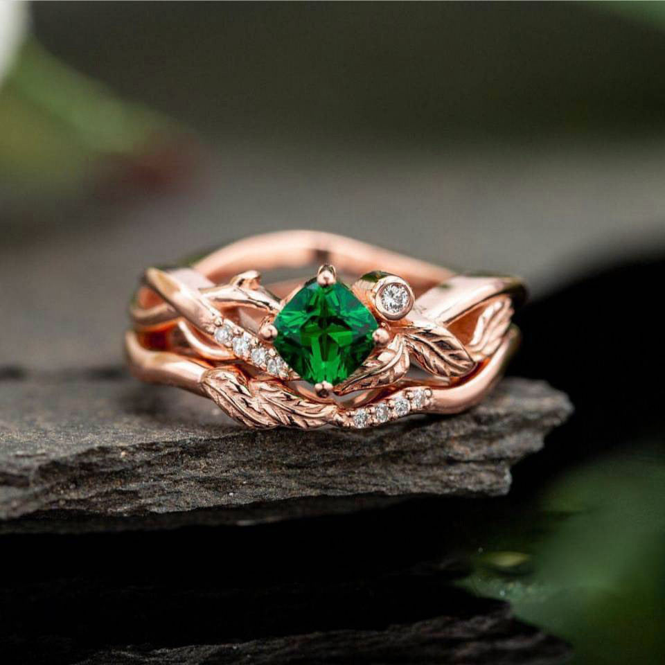 Ronde groene zirkonia oog natuur zilverkleurige ring