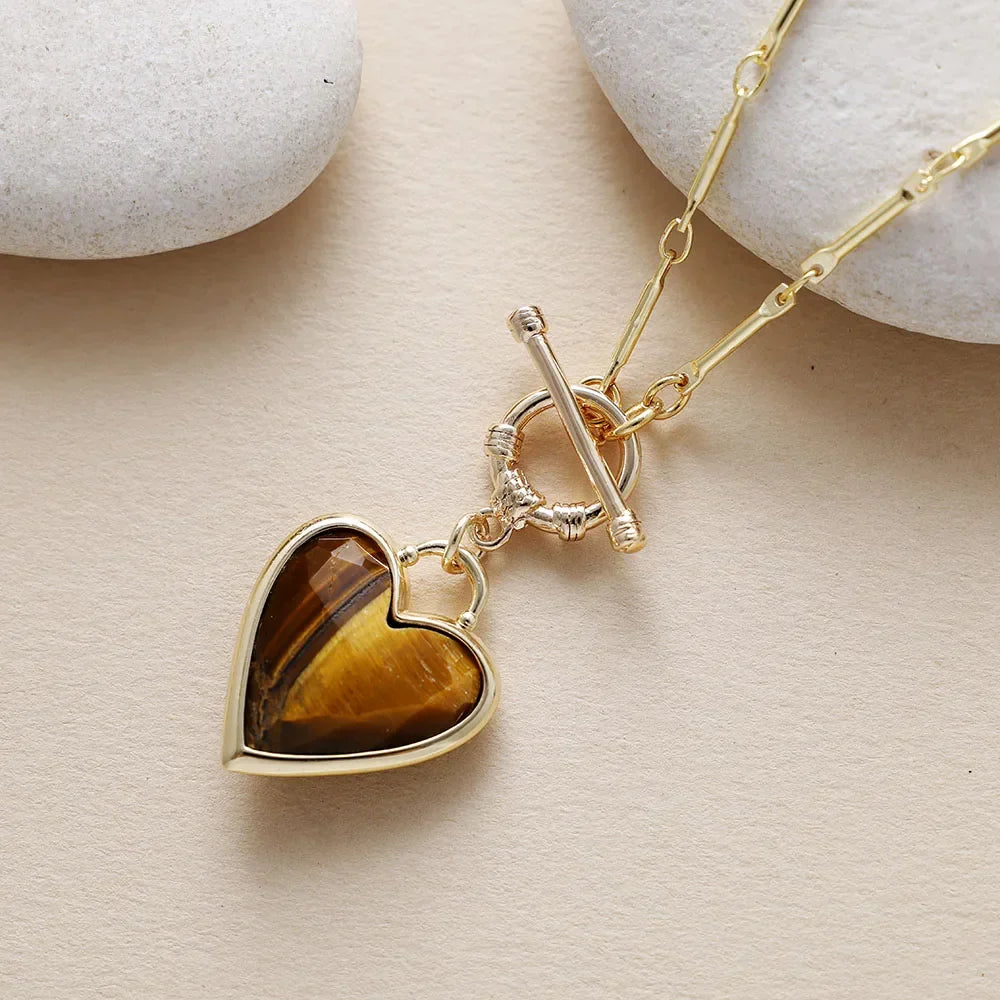 Elegante vergulde schakelketting met liefdesband