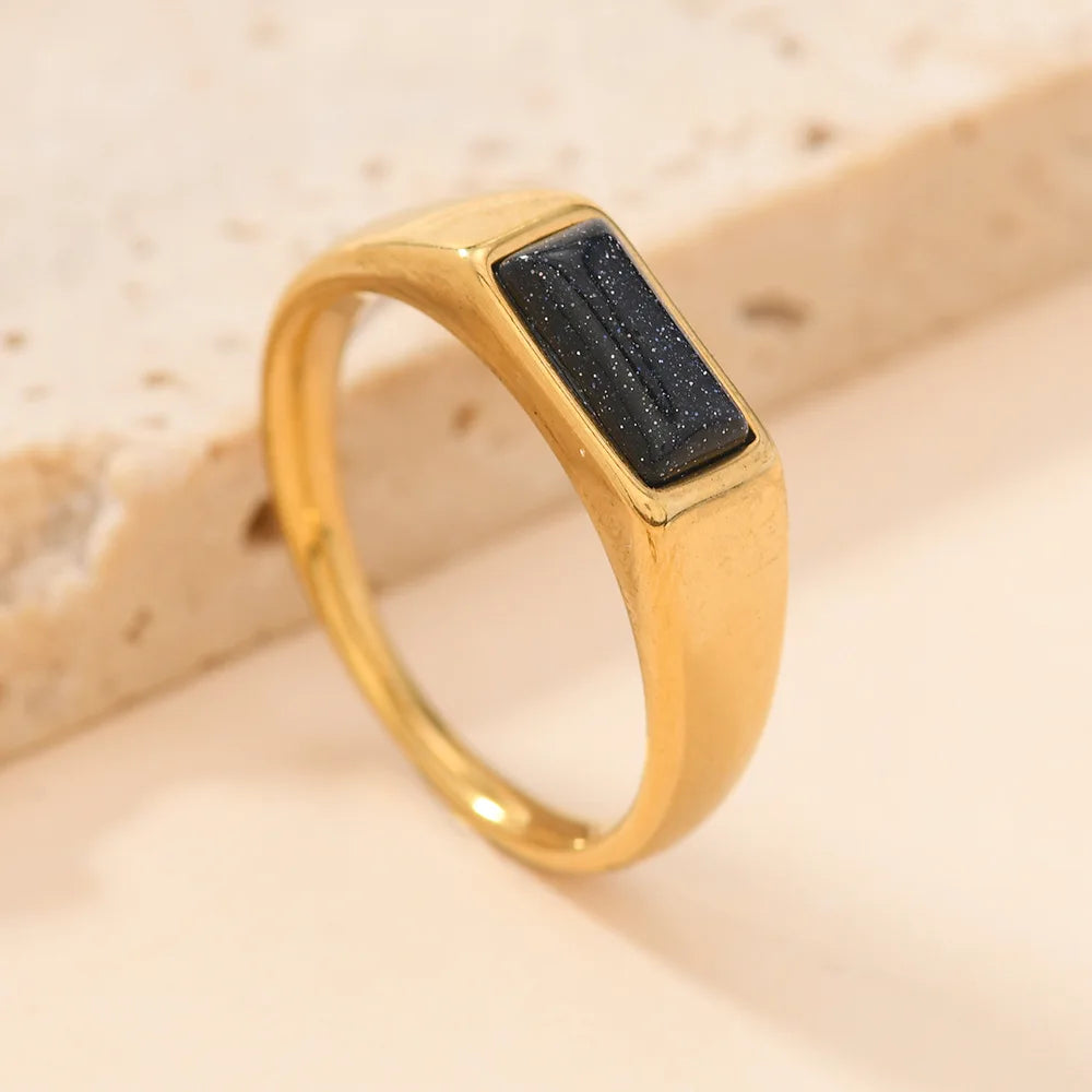 Strakke rechthoekige edelsteen goudkleurige ringen