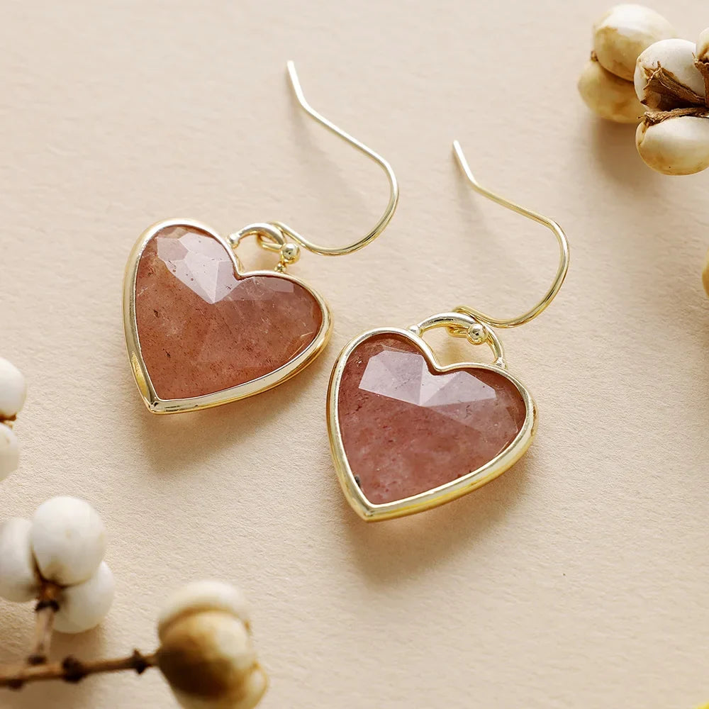 Elegante vergulde oorbellen met liefdesband