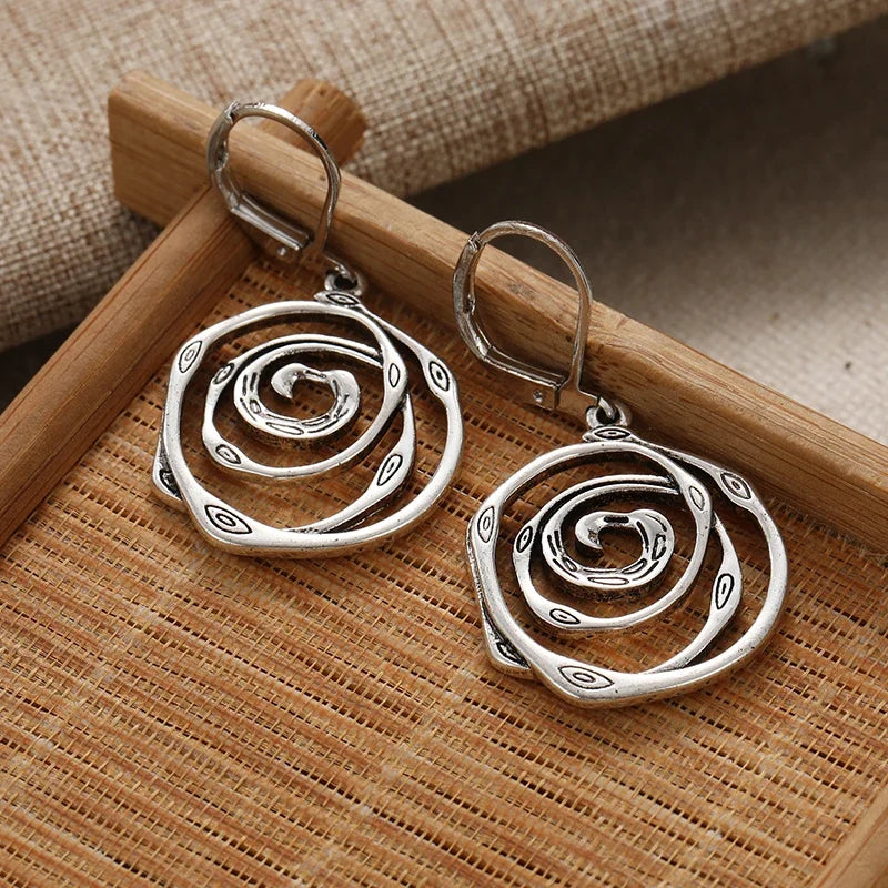 Sculpturale spiraal sterling zilveren oorhangers
