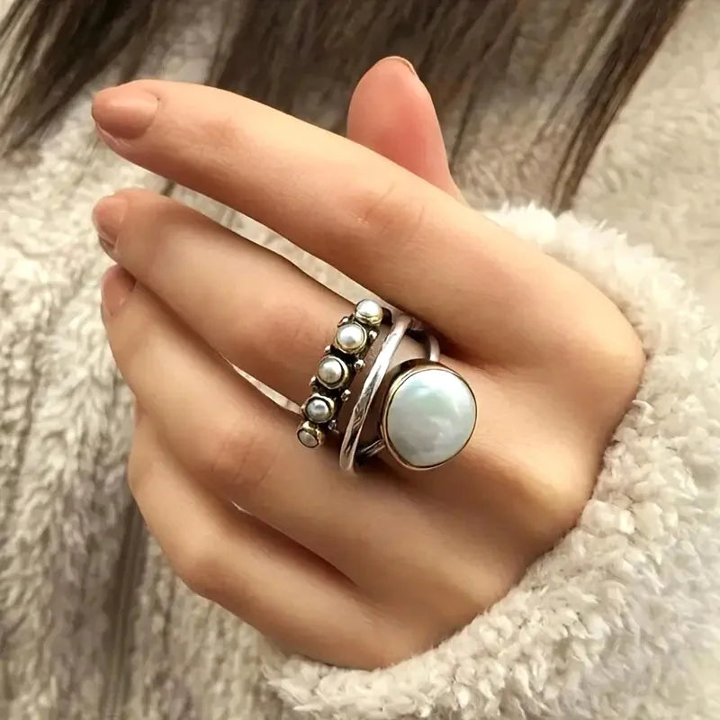 Elegante zilverkleurige gelaagde stapelbare parel ringenset