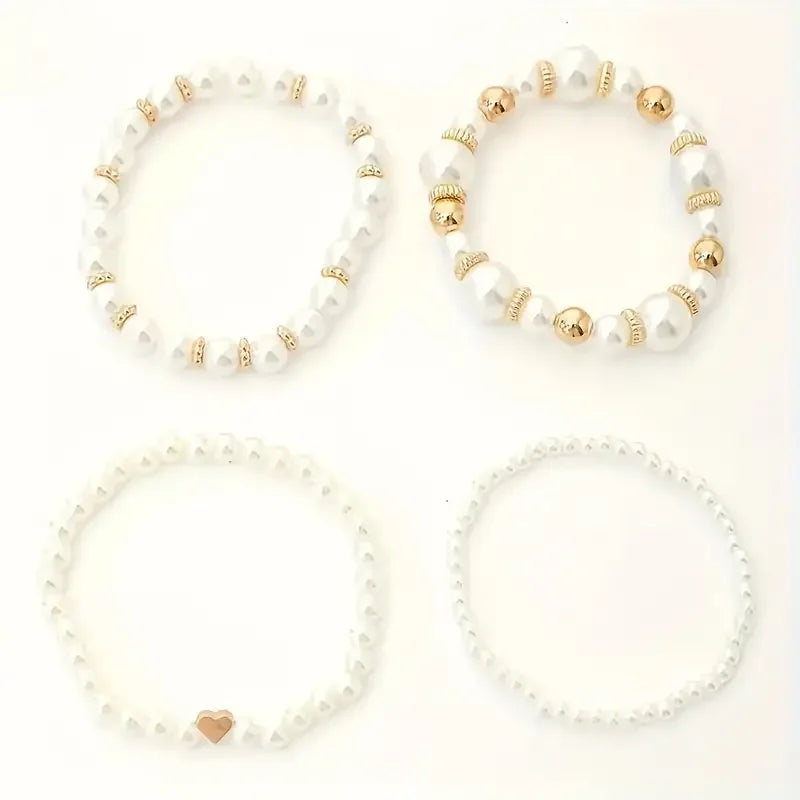Stoere goudkleurig geaccentueerde parel armbandenstapel