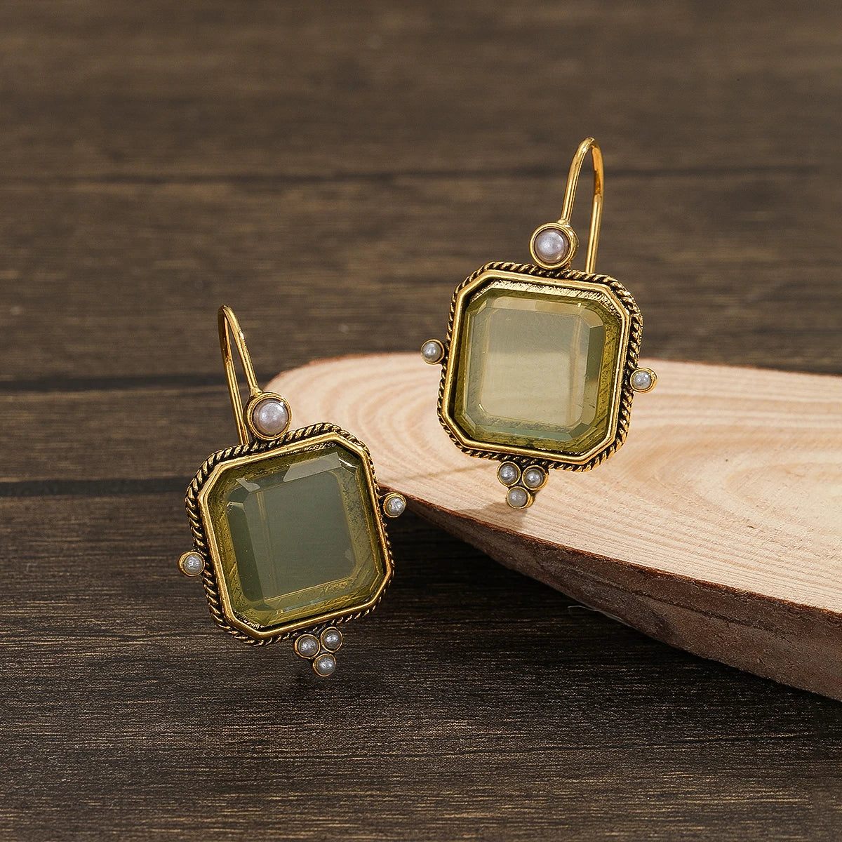 Vintage pareloorhangers met geometrische hanger
