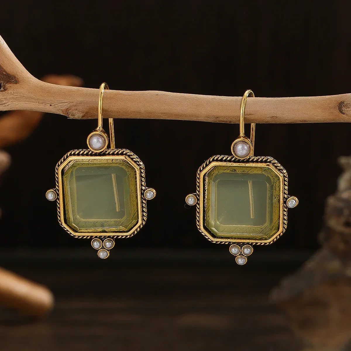 Vintage pareloorhangers met geometrische hanger