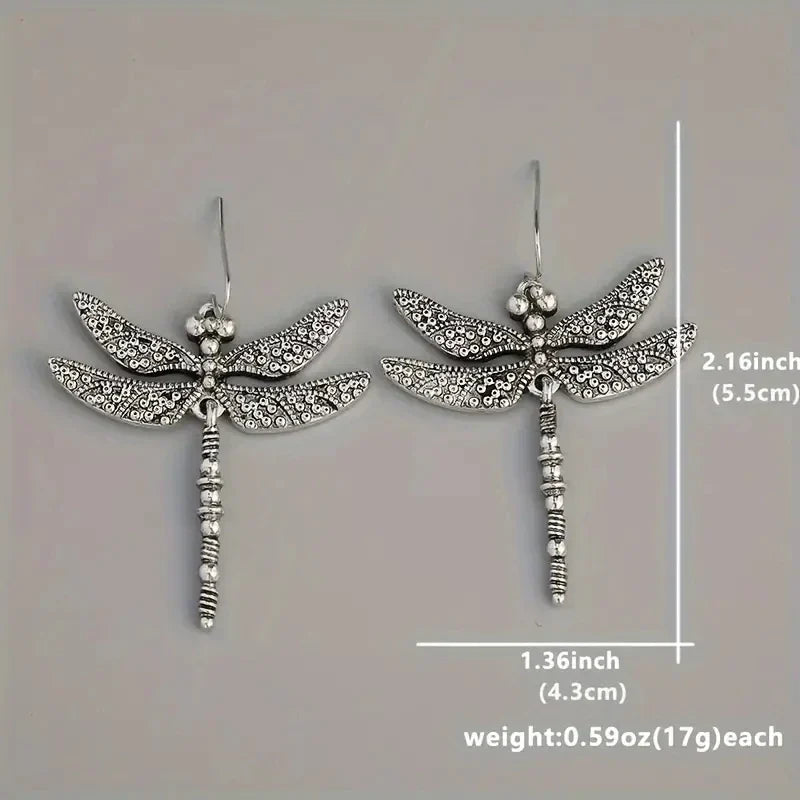 Zilverkleurige vintage retro oorbellen met gegraveerd libellepatroon