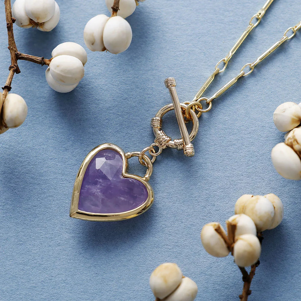 Elegante vergulde schakelketting met liefdesband