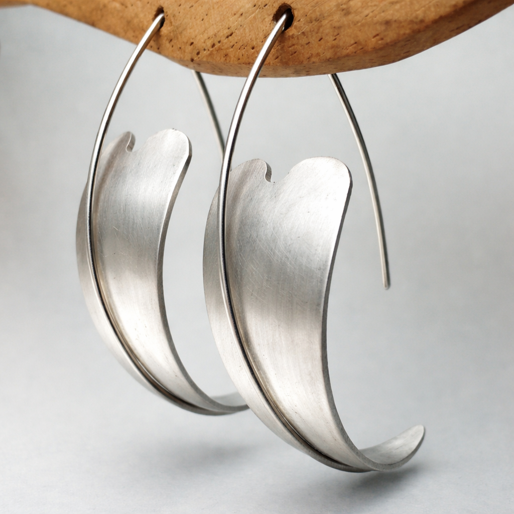 Vintage oorbellen met hartvormig design