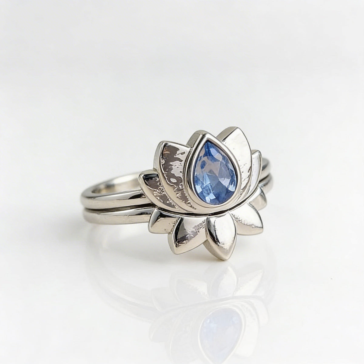 Vintage retro lotusbloem ring met druppelvormige zirkonia