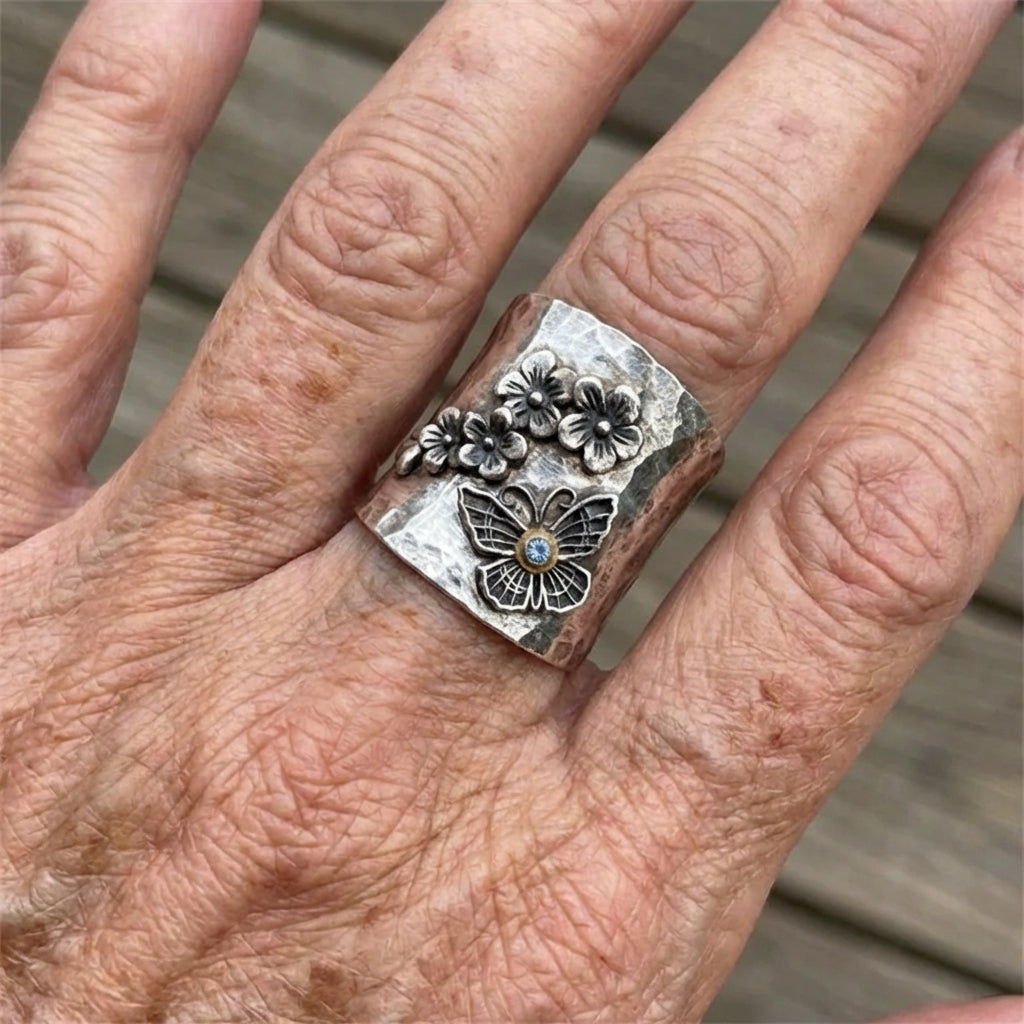 Vintage verzilverde ring met bloemdesign