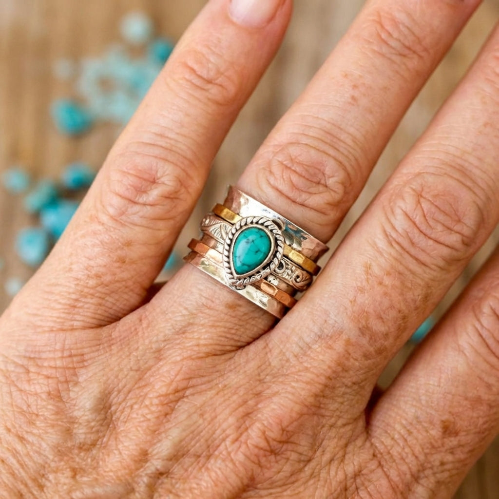 Brede sterling zilveren ring met druppelvormige turkoois