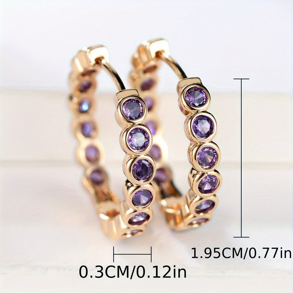 Elegante oorringen met paarse zirkonia kristallen in etnische stijl