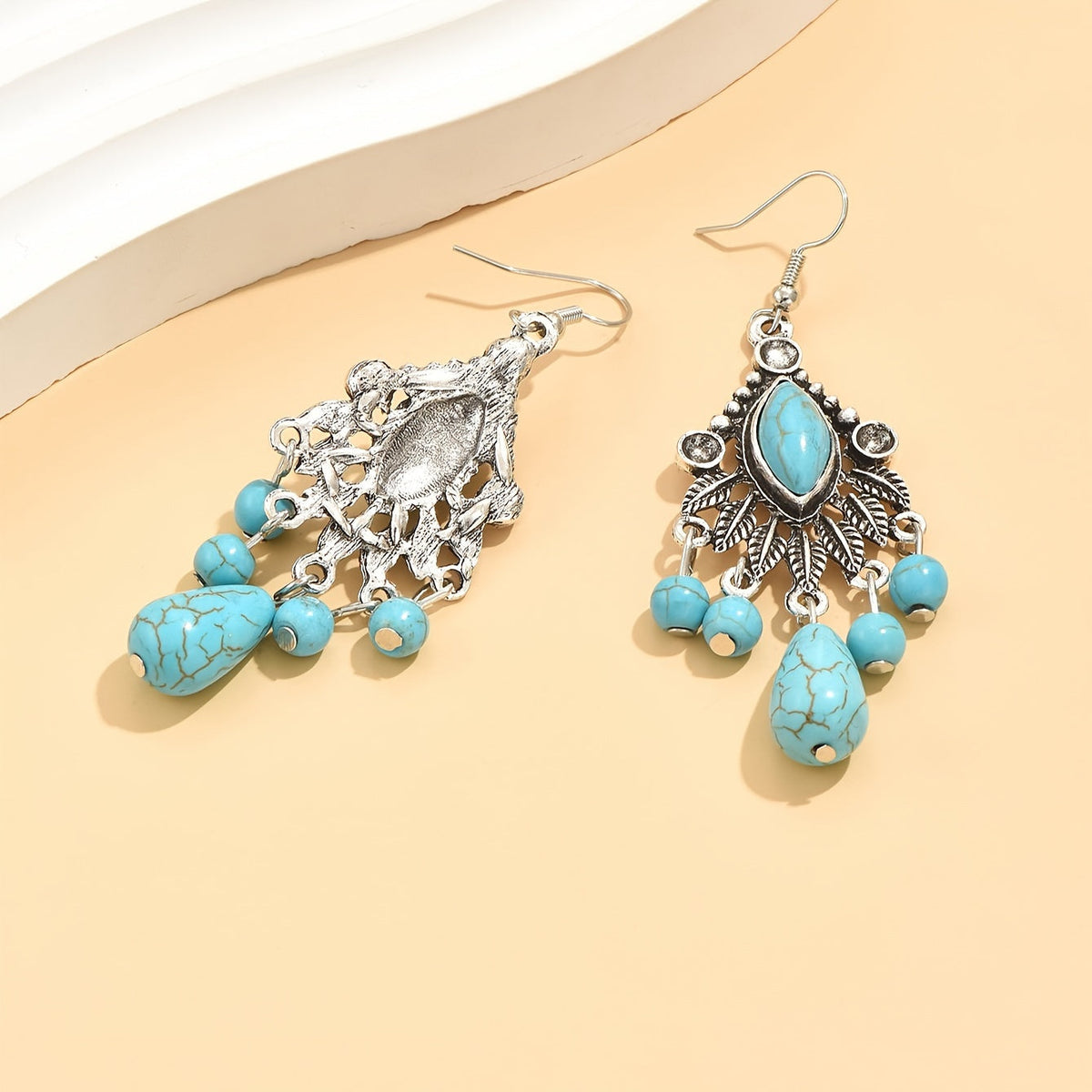 Elegante bohemien oorhangers met turkoois en transparante steen