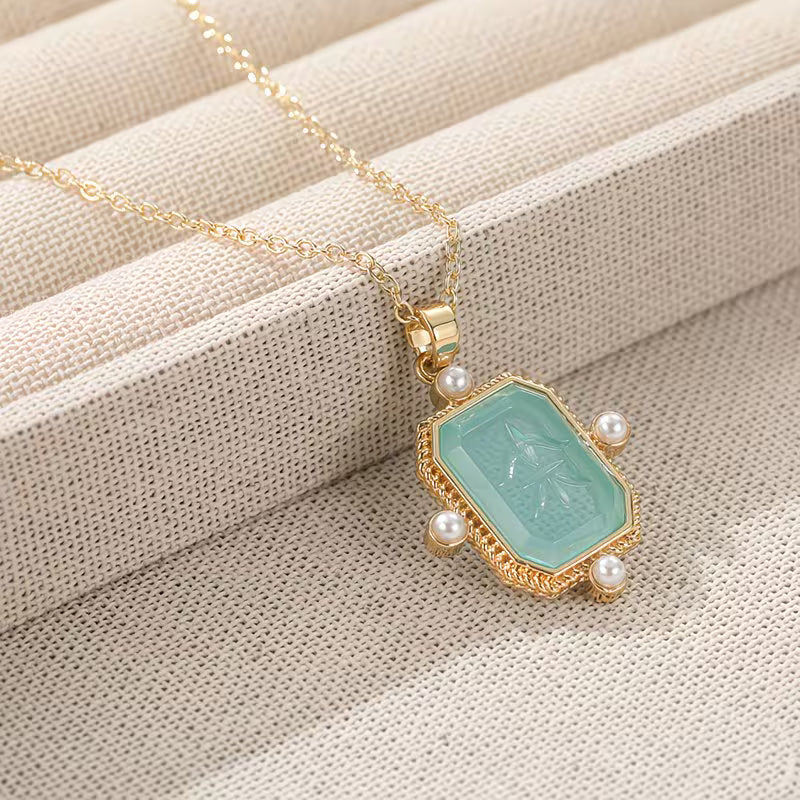 Elegante luxueuze ketting met vierkante kristallen hanger