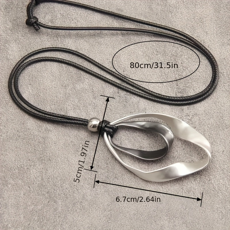 Elegante moderne ketting met abstracte hanger van gemengde metalen