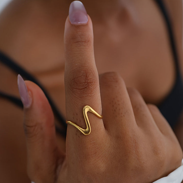 Minimal Design Wave-Style Gold Adjustable Ring Set