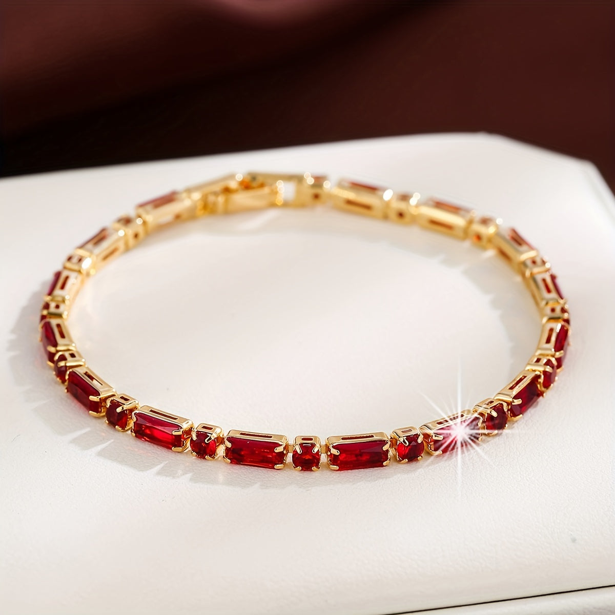Elegante vintage vergulde armband met zirkonia en robijn