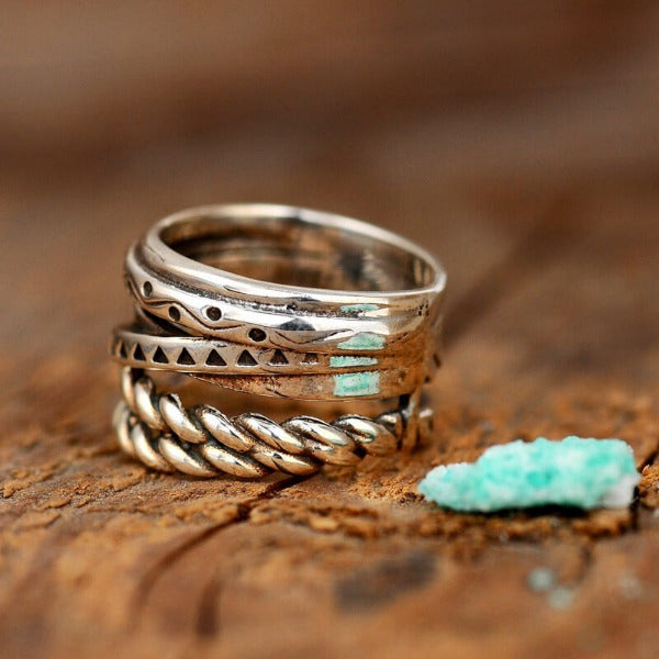 Elegante bohemien zilverkleurige brede ring in Azteekse stijl