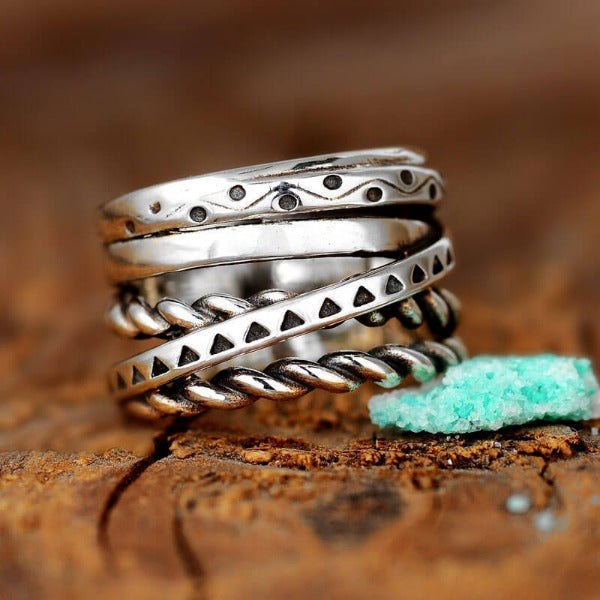 Elegante bohemien zilverkleurige brede ring in Azteekse stijl