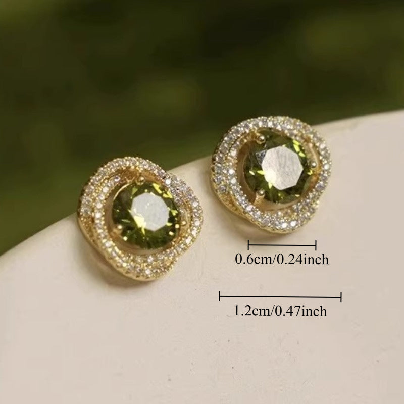 Vintage bloemoorknopjes met groene zirkonia en dubbele halo